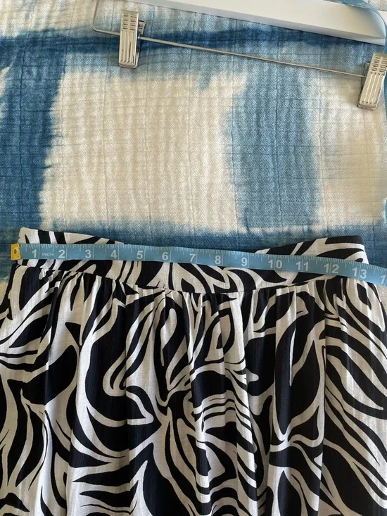 Rachel Zoe Black & White Abstract Print Tiered Maxi Skirt - Picture 9 of 11